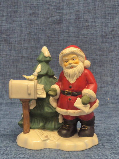 Goebel Weihnacht Figur "Post von weit her" Weihnachtsmann Porzellan