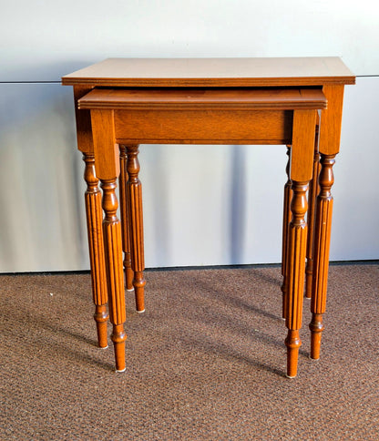 Beistelltische -2er Set Nussbaum Furnier Intarsie gedrechselte Beine -