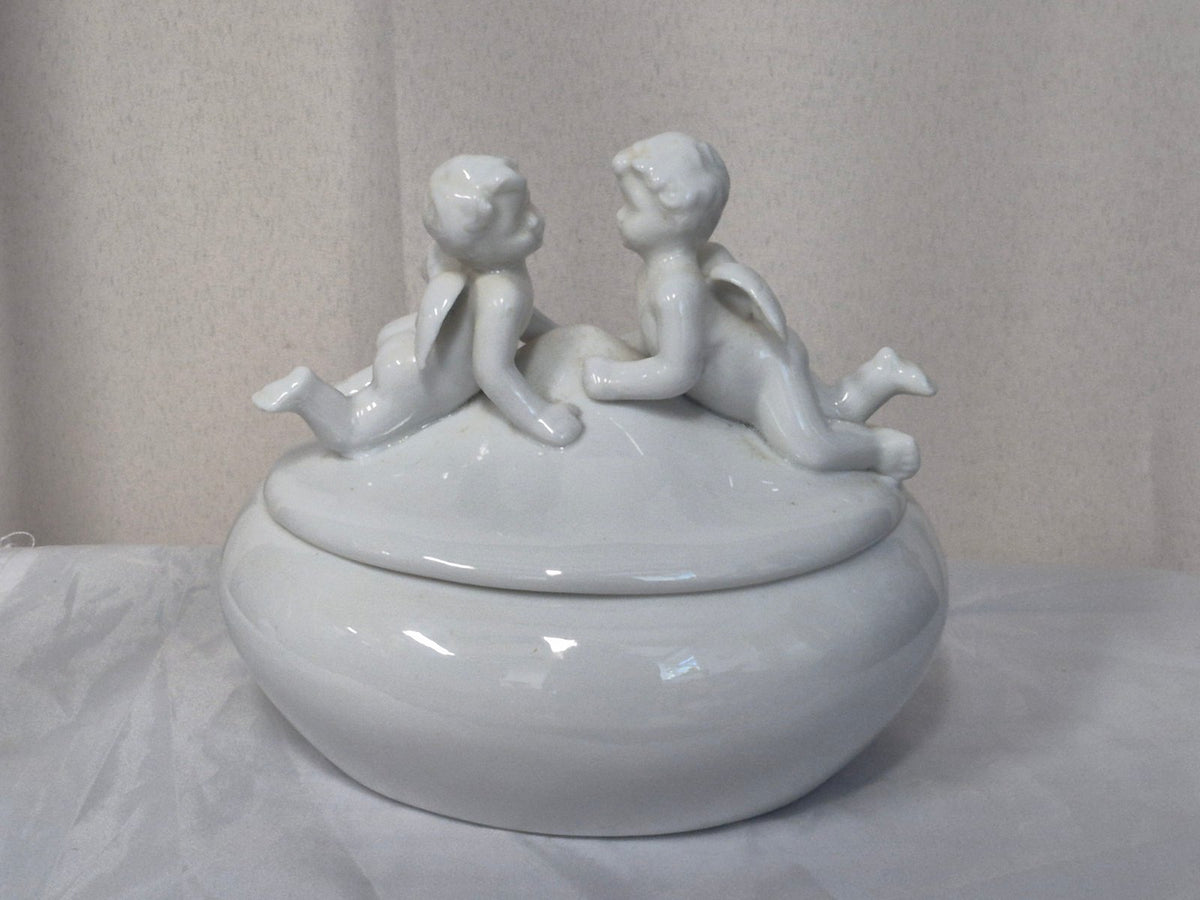 Porzellan Deckeldose weiß Putto Engel Figur Schmuckdose Vintage