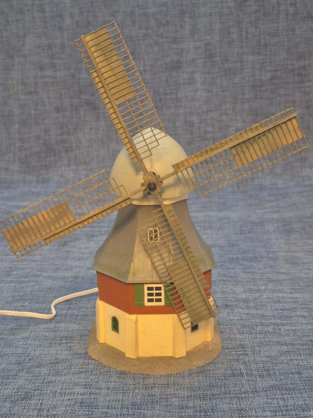 Faller Windmühle Modelleisenbahn H0 , B233, beleuchtet, fertig gebaut