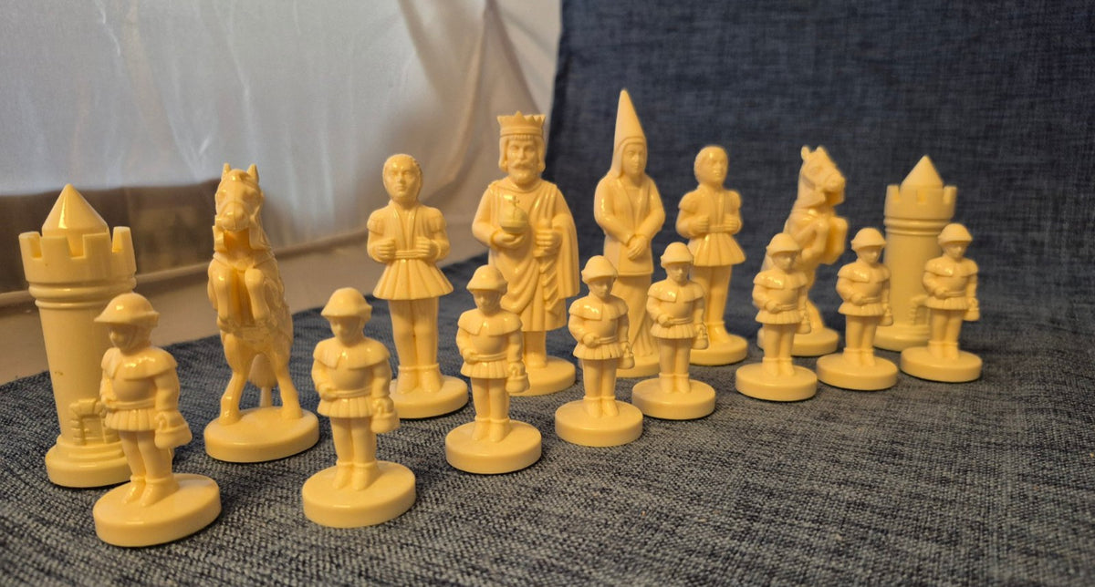 Schachfiguren Set Mittelalter Ritter König Dame Turm Kunststoff schwarz creme