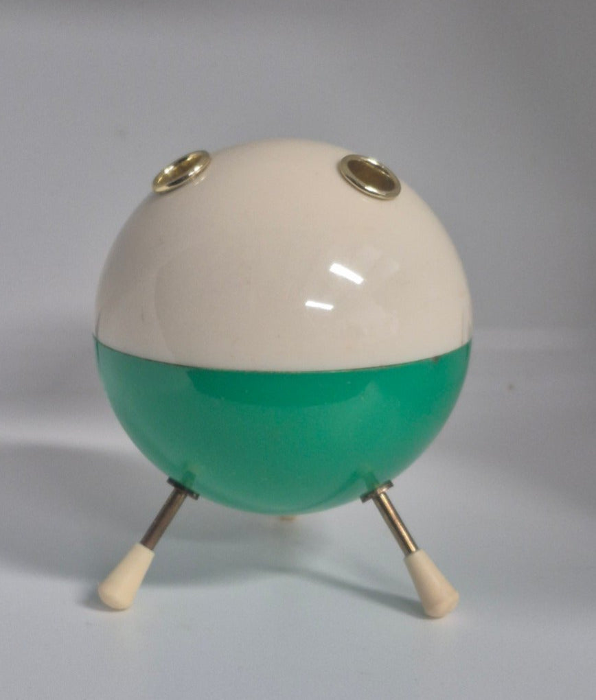 Kugel auf drei Beinen - Stift-/ Zigaretten-/Kerzenhalter - Kunststoff -Space Age
