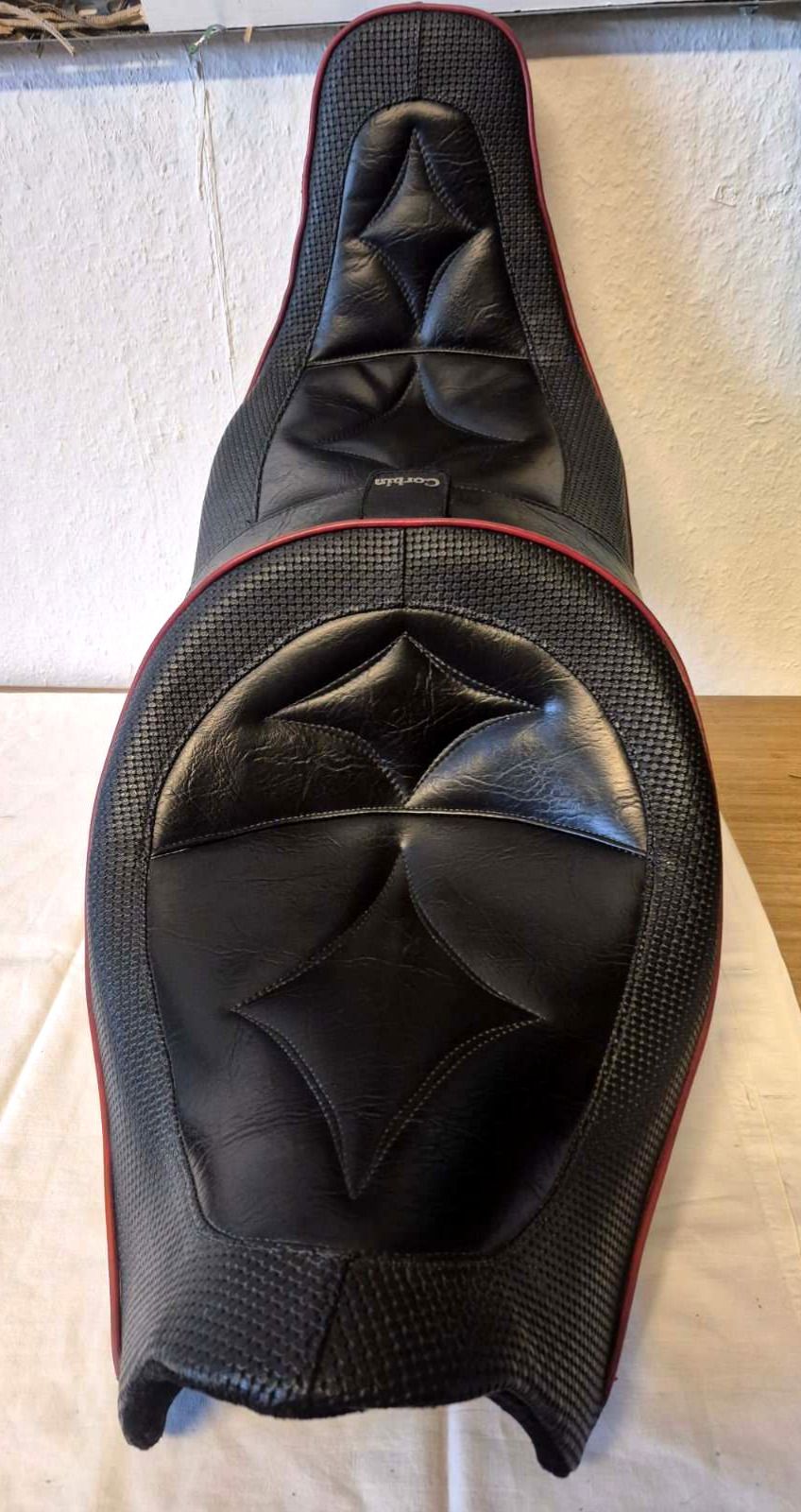 Corbin Motorrad Sitzbank Zweisitzer Soziussitz Leder schwarz rot Lehne 1993