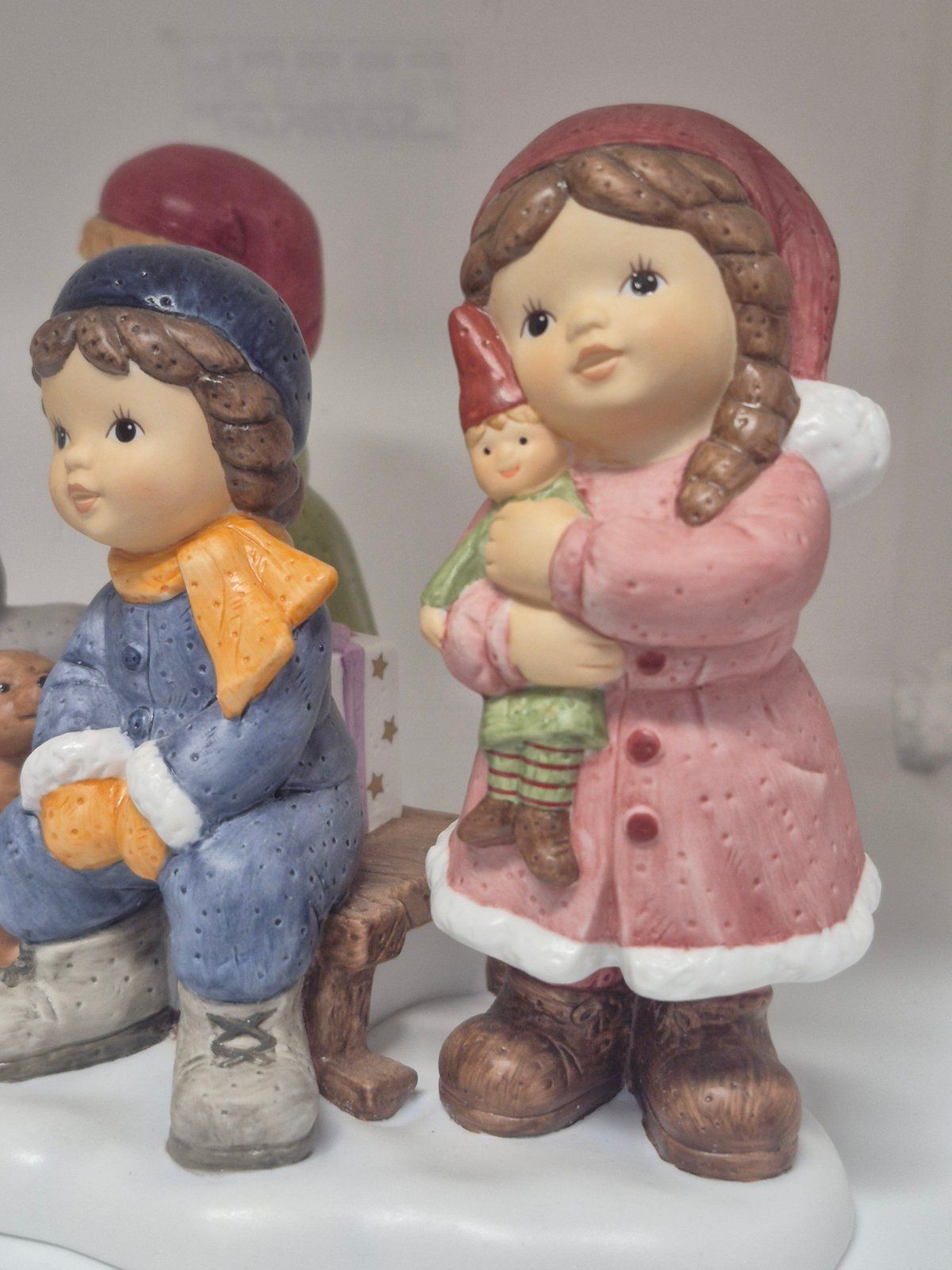 Goebel Nina & Marco Figurengruppe "Wir spielen im Schnee" Porzellan Weihnachten