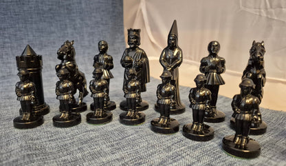 Schachfiguren Set Mittelalter Ritter König Dame Turm Kunststoff schwarz creme