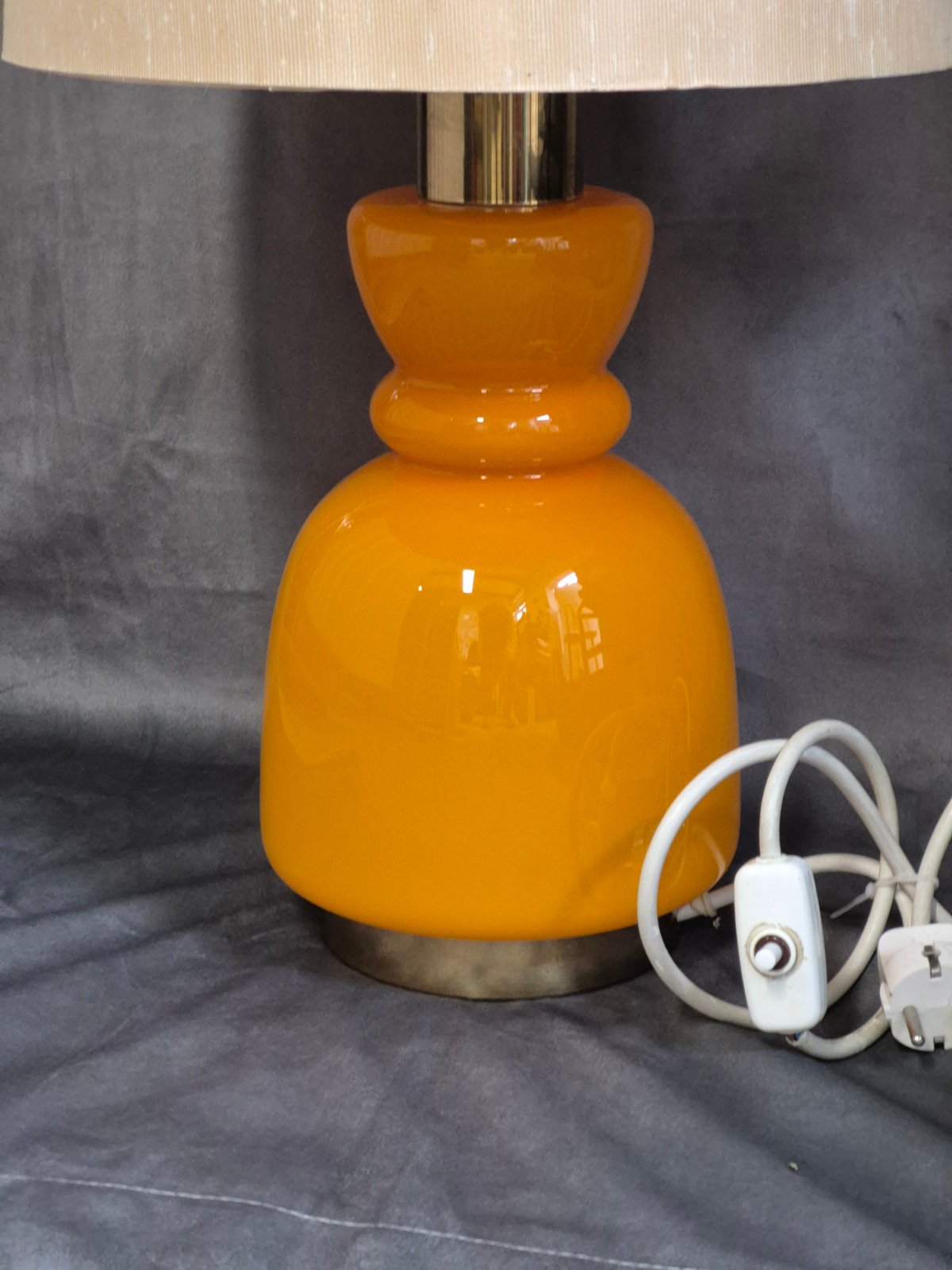 Bodenlampe - Staceage - oranger Glasfuß - beiger Schirm - 1970er Jahre