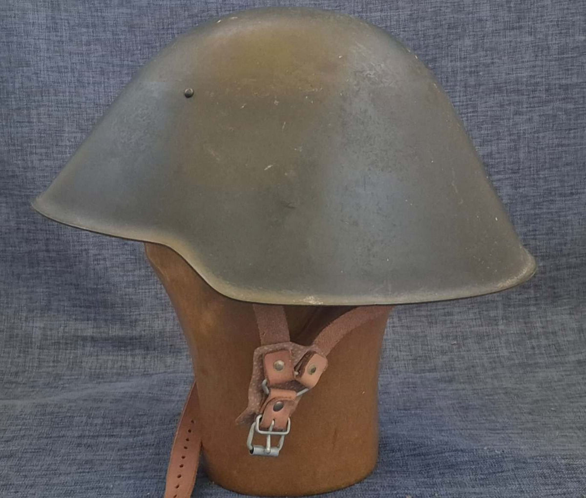 Alter Militär Stahlhelm Vintage Army Helmet Leder Innenausstattung Kinnriemen