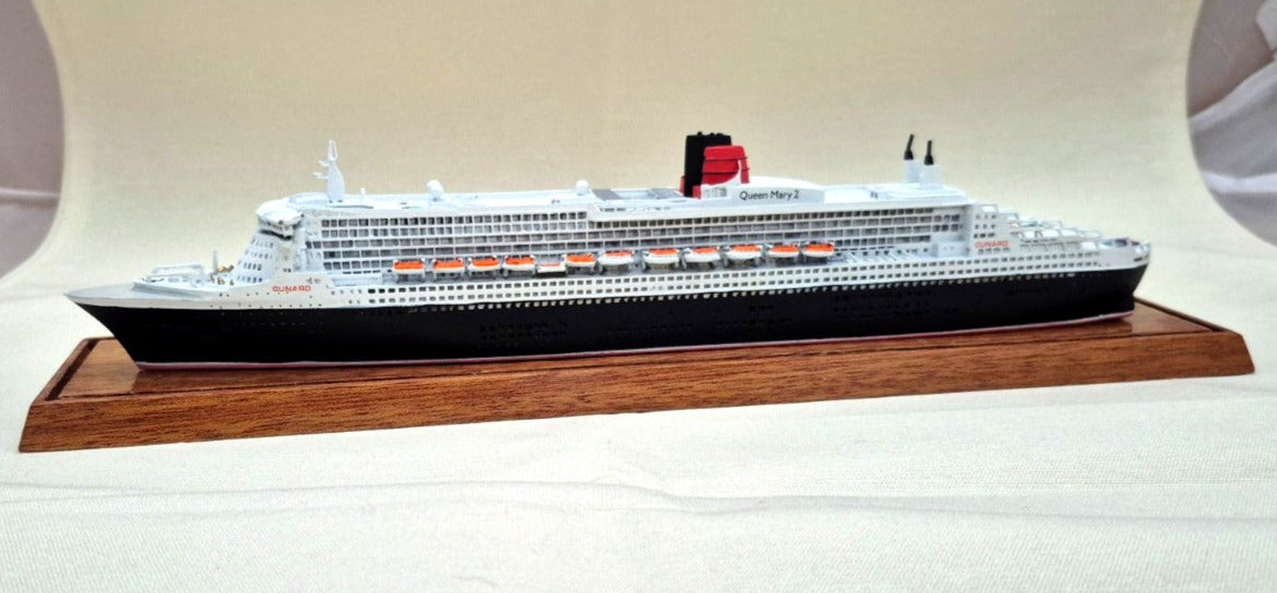 Cunard Queen Mary 2 Schiffsmodell QM2 Kreuzfahrtschiff Vitrine Holzsockel
