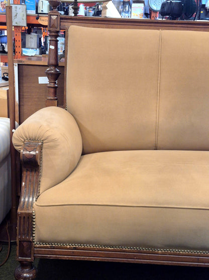 Antikes Gründerzeit Sofa Zweisitzer Nussbaum gedrechselt Nieten Beige ca.1880