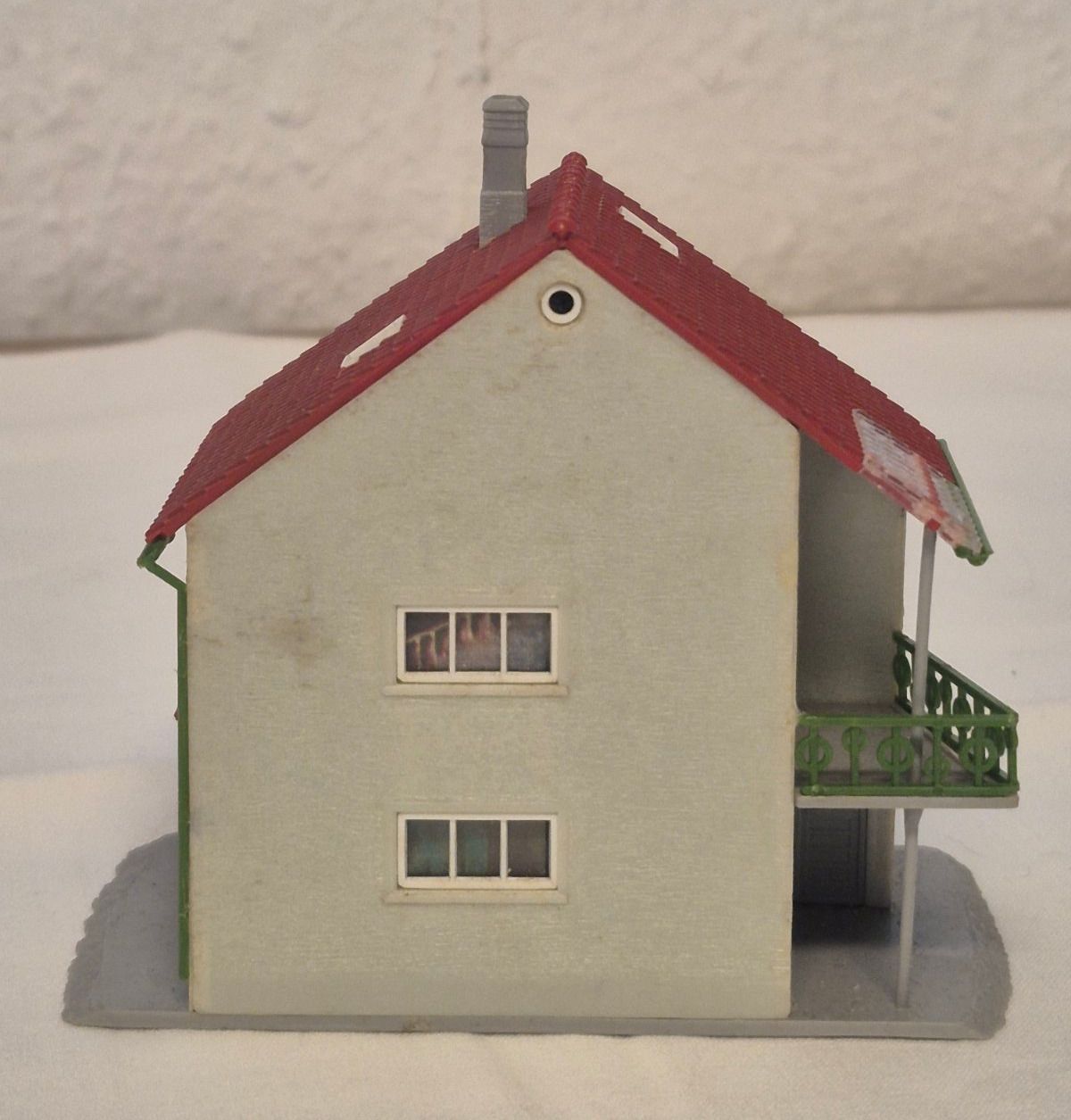 Faller Modellhaus Reihenhaus mit Laden H0 Modelleisenbahn fertig gebaut