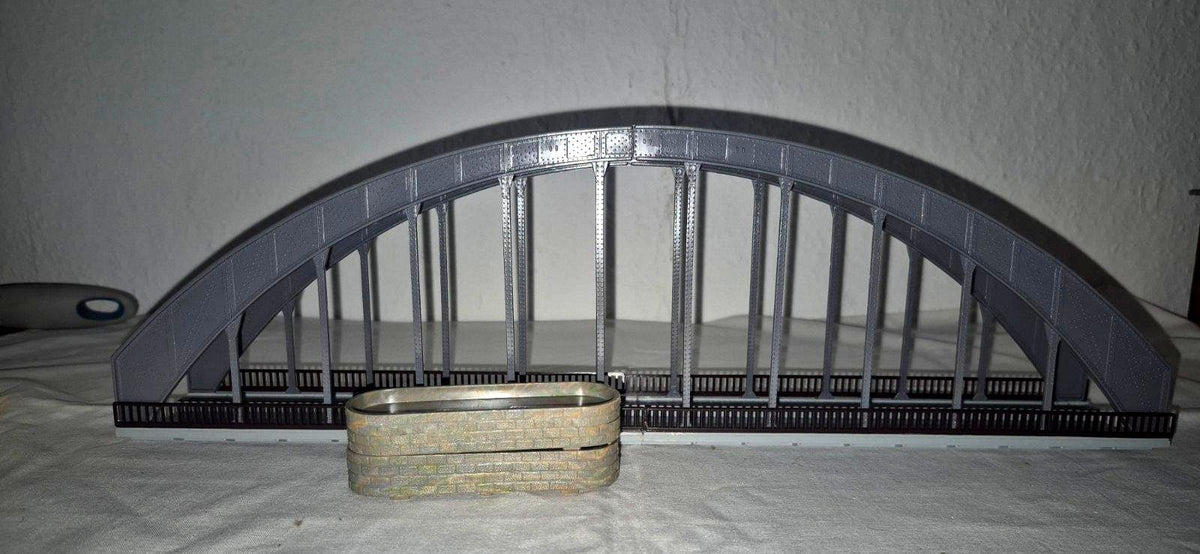 Faller (?)Modellbahn Bogenbrücke groß Kunststoff grau bemalt mit Brückenpfeiler
