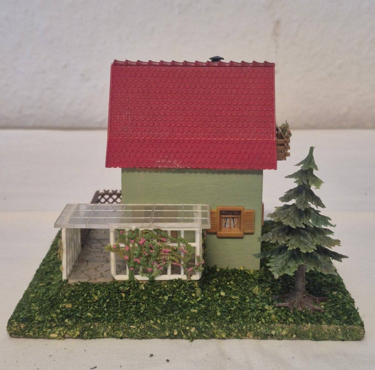 Faller  B270 mit E607 Haus mit Laube Garten Baum H0 Fertigmodell