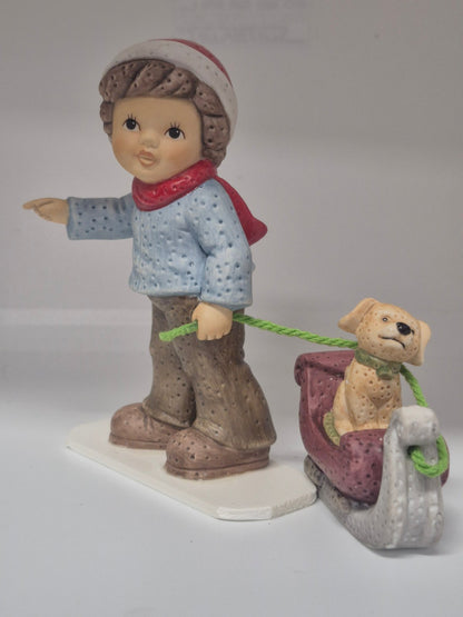 Goebel - Limpke Figur Kind mit Hund Schlitten Weihnachten   Sammlerfigur