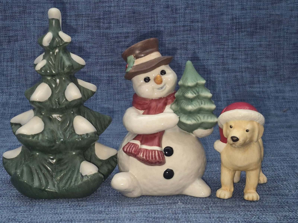 Goebel Porzellan Weihnachtsfiguren 3er Set Schneemann Tannenbaum Hund