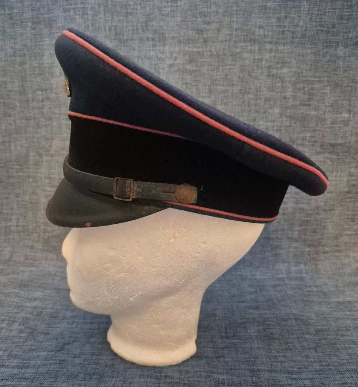 Antike Feuerwehr Schirmmütze C.B. König Altona Uniform Helm Axt Abzeichen selten
