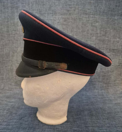 Antike Feuerwehr Schirmmütze C.B. König Altona Uniform Helm Axt Abzeichen selten