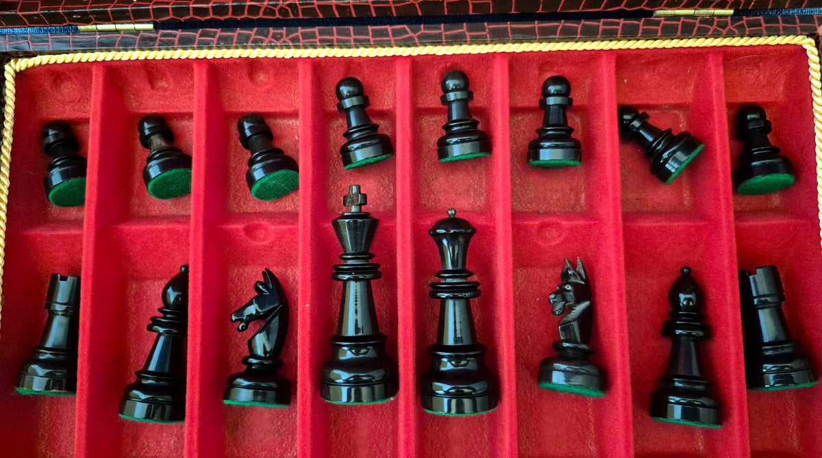 Schachspiel Staunton  Figuren Set komplett Koffer Velour rot schwarz weiß