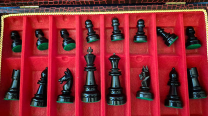 Schachspiel Staunton  Figuren Set komplett Koffer Velour rot schwarz weiß