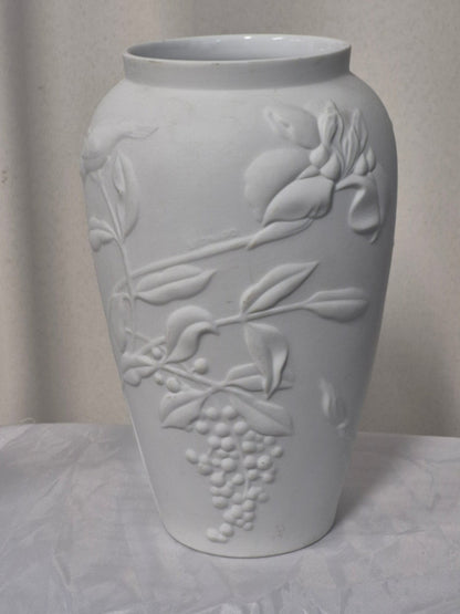 Hutschenreuther - Weiße Bisquit-Porzellan Vase - Reliefdarstellung - Vintage