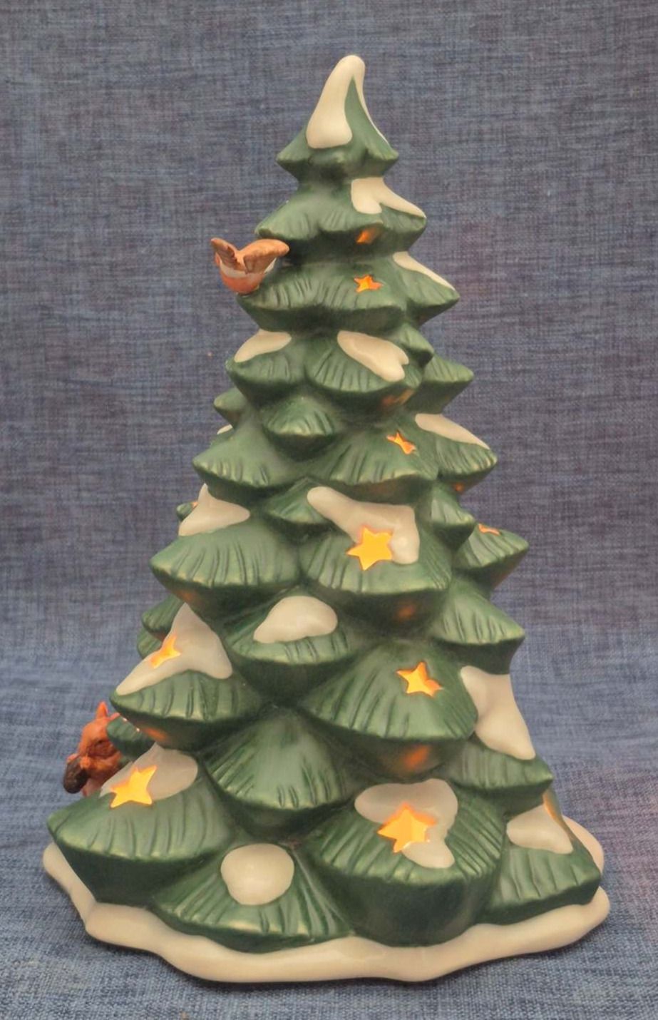 Goebel Weihnacht Verschneiter Lichterbaum Keramik Teelichthalter Eichhörnchen