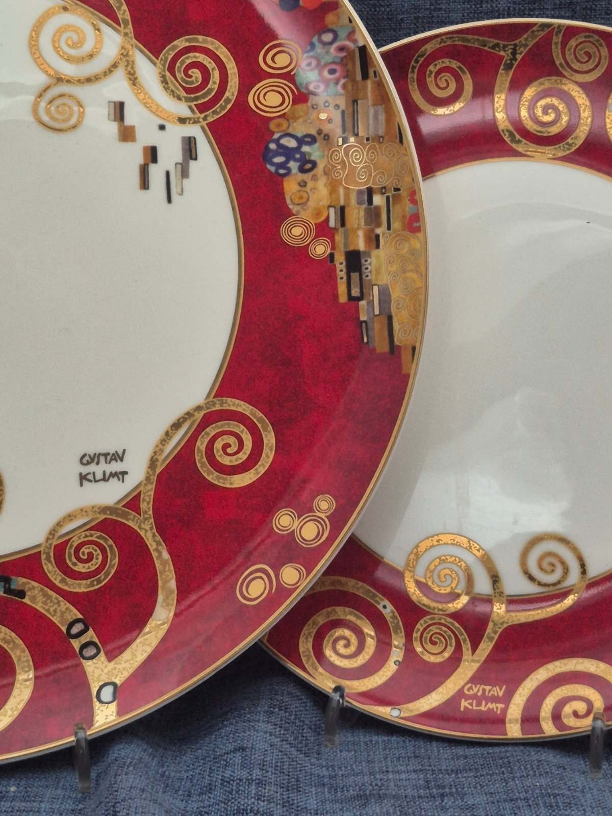 Goebel Artis Orbis Gustav Klimt Der Kuss Porzellan Teller Set 2tlg rot Gold