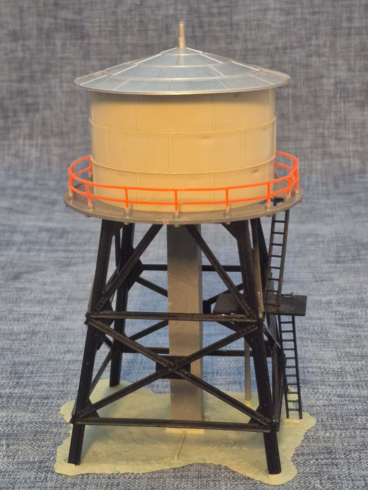 Faller - B144 Modellbahn Wasserturm Plastik Gebäude  H0 Anlage Eisenbahn Zubehör