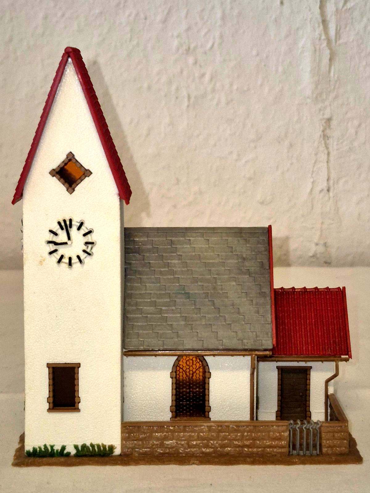 Faller B 326 Modellbahn Kirche Gebäude fertig gebaut Spur H0 Landkirche mit Turm