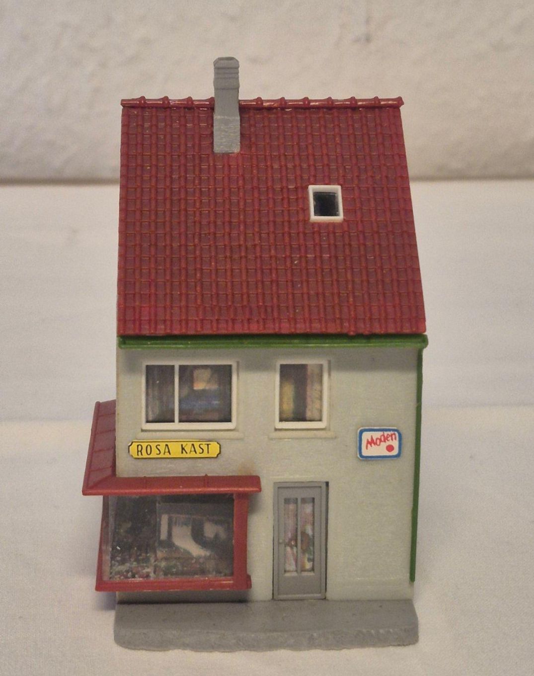 Faller Modellhaus Reihenhaus mit Laden H0 Modelleisenbahn fertig gebaut