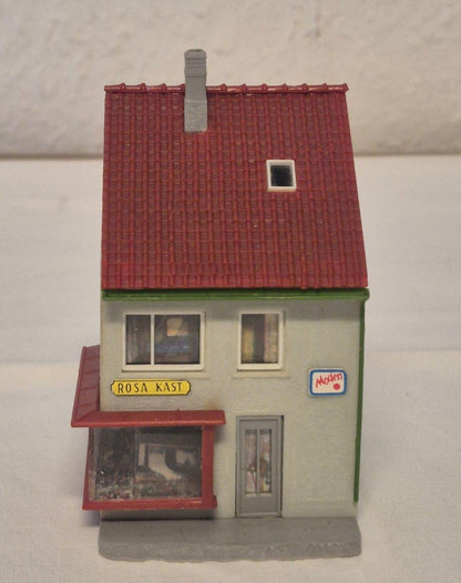 Faller Modellhaus Reihenhaus mit Laden H0 Modelleisenbahn fertig gebaut