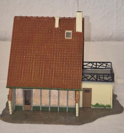 Faller Modellbau - B221 - modernes Wohnhaus - fertig gebaut - H0 - Auflösung
