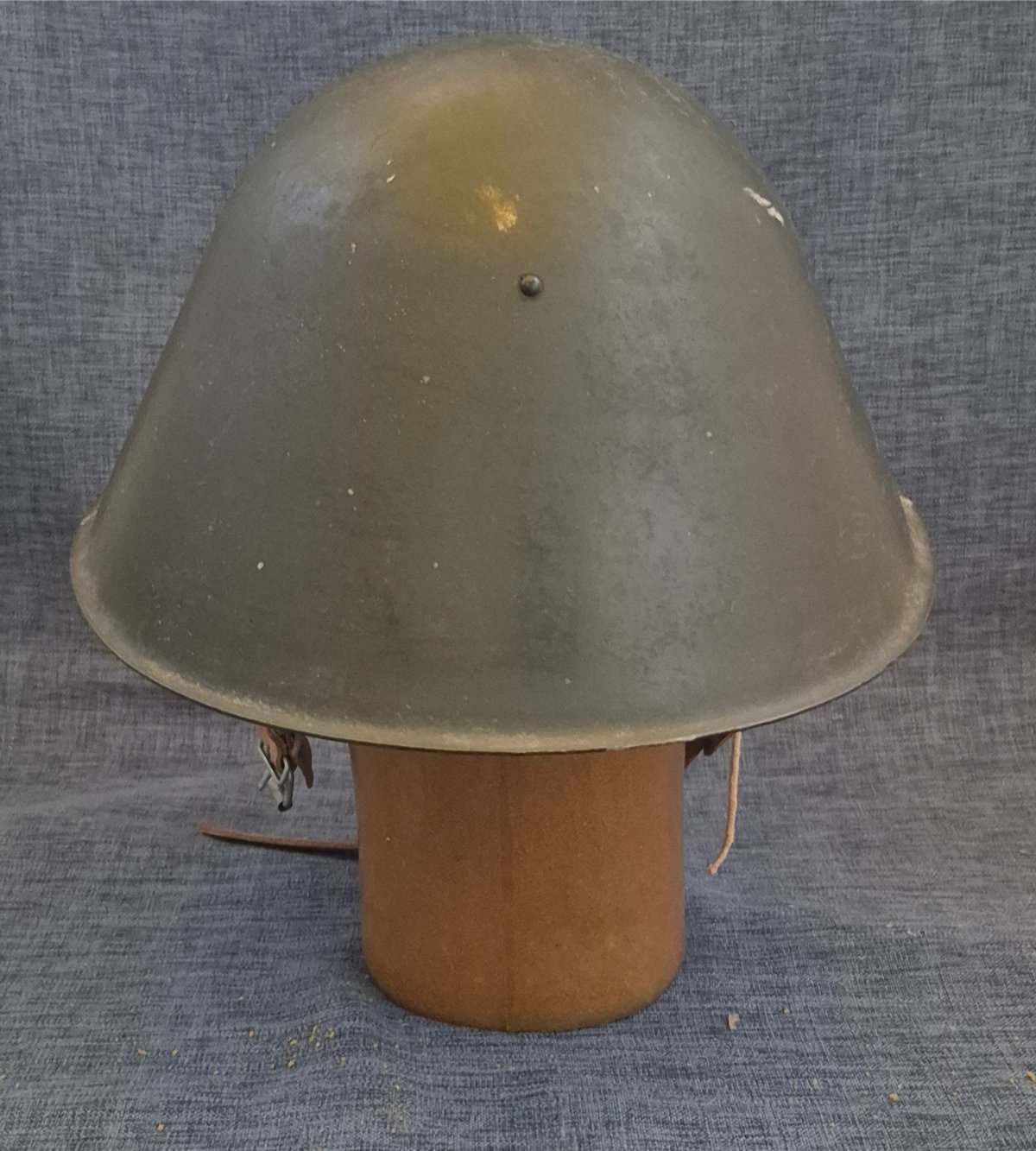 Alter Militär Stahlhelm Vintage Army Helmet Leder Innenausstattung Kinnriemen