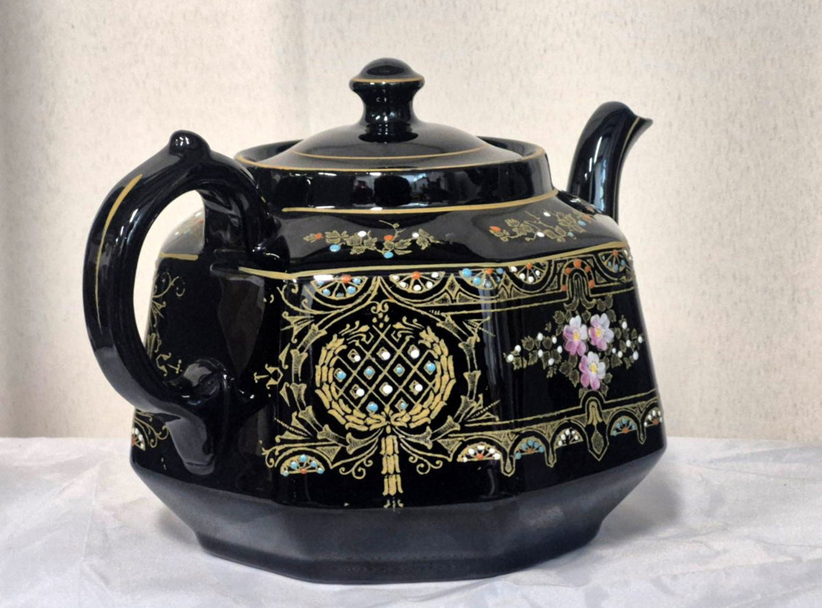 Albany & Harvey Burslem Teekanne Lucerne schwarz gold Blumen England alt