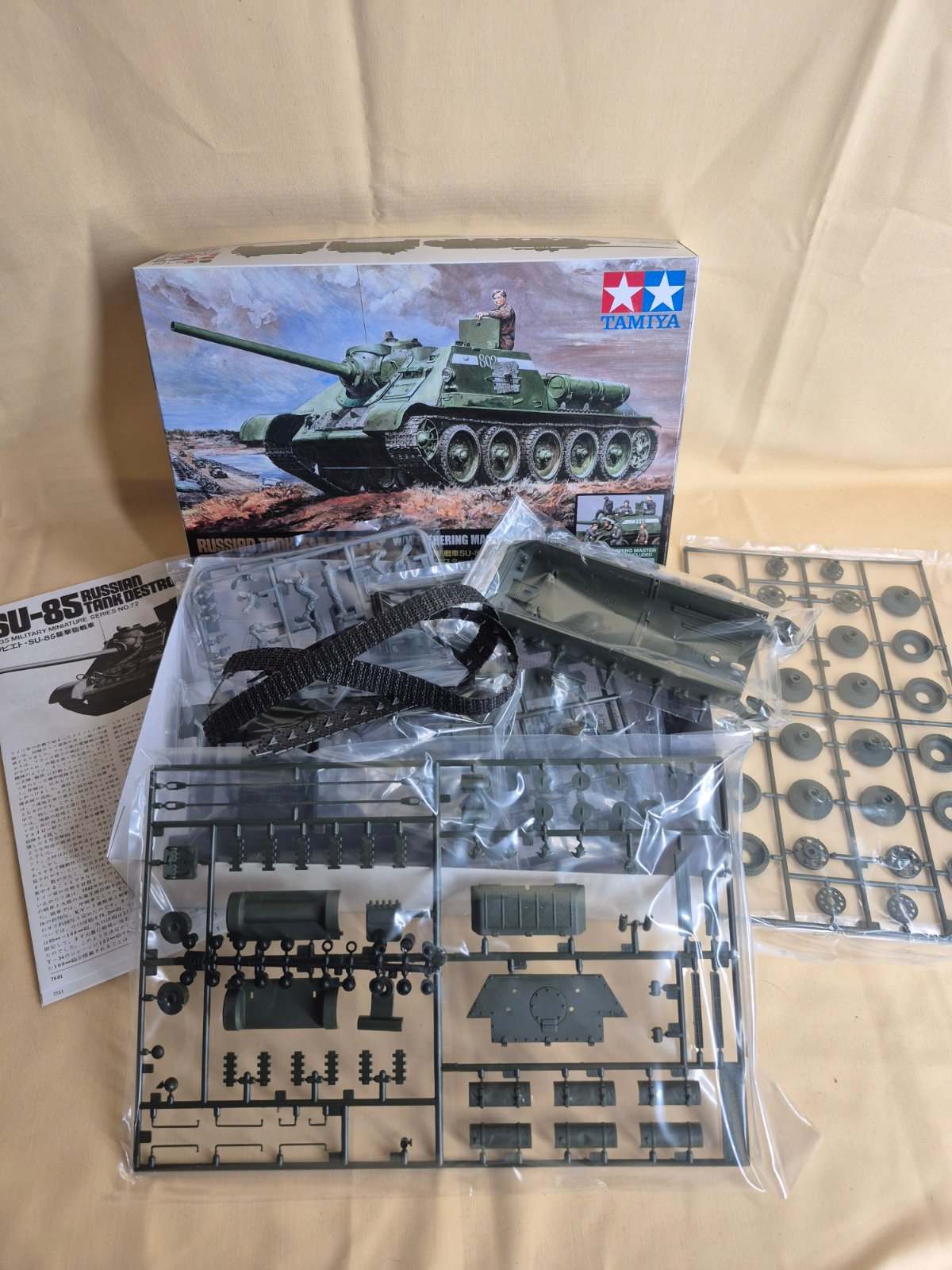 Tamiya 1:35 Russian Tank Destroyer SU-85 Weathering Master 7 Figuren OVP