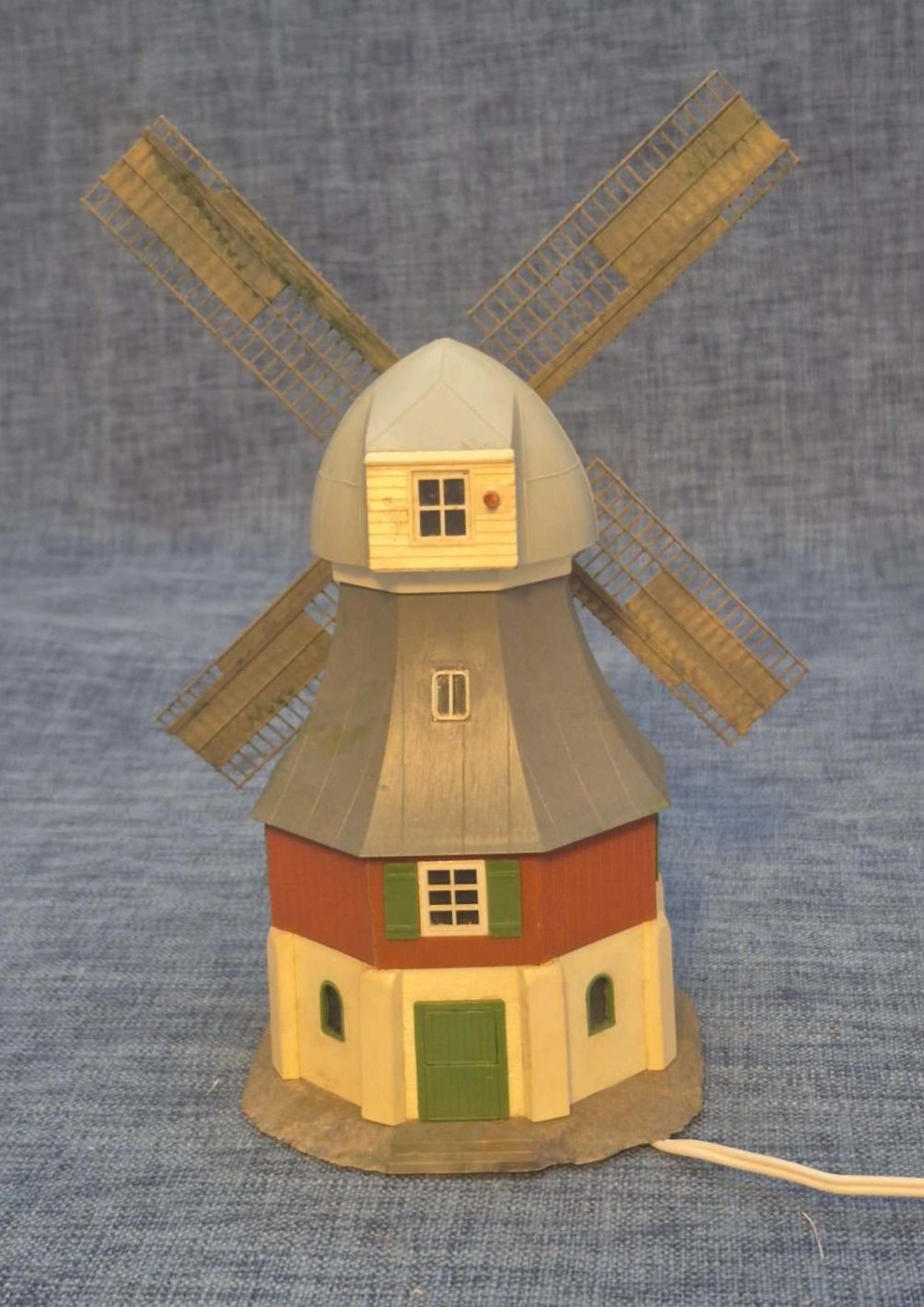 Faller Windmühle Modelleisenbahn H0 , B233, beleuchtet, fertig gebaut