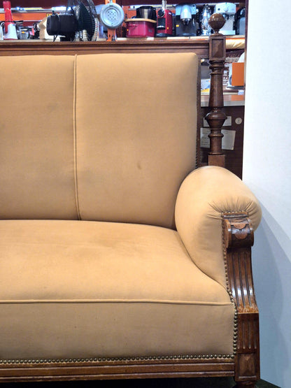 Antikes Gründerzeit Sofa Zweisitzer Nussbaum gedrechselt Nieten Beige ca.1880