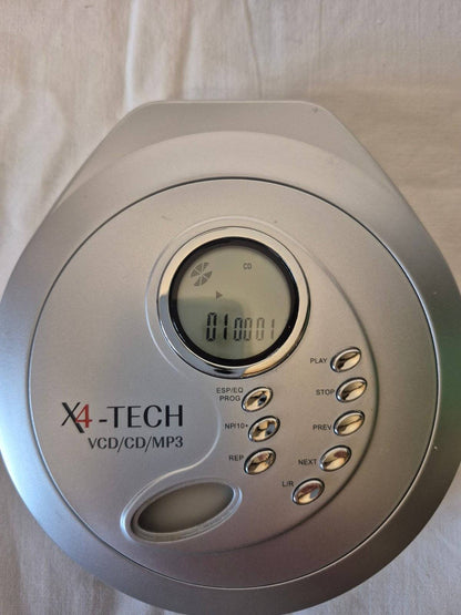 X4-TECH Skywalker Portabler CD MP3 VCD Player mit Netzteil ESP silber