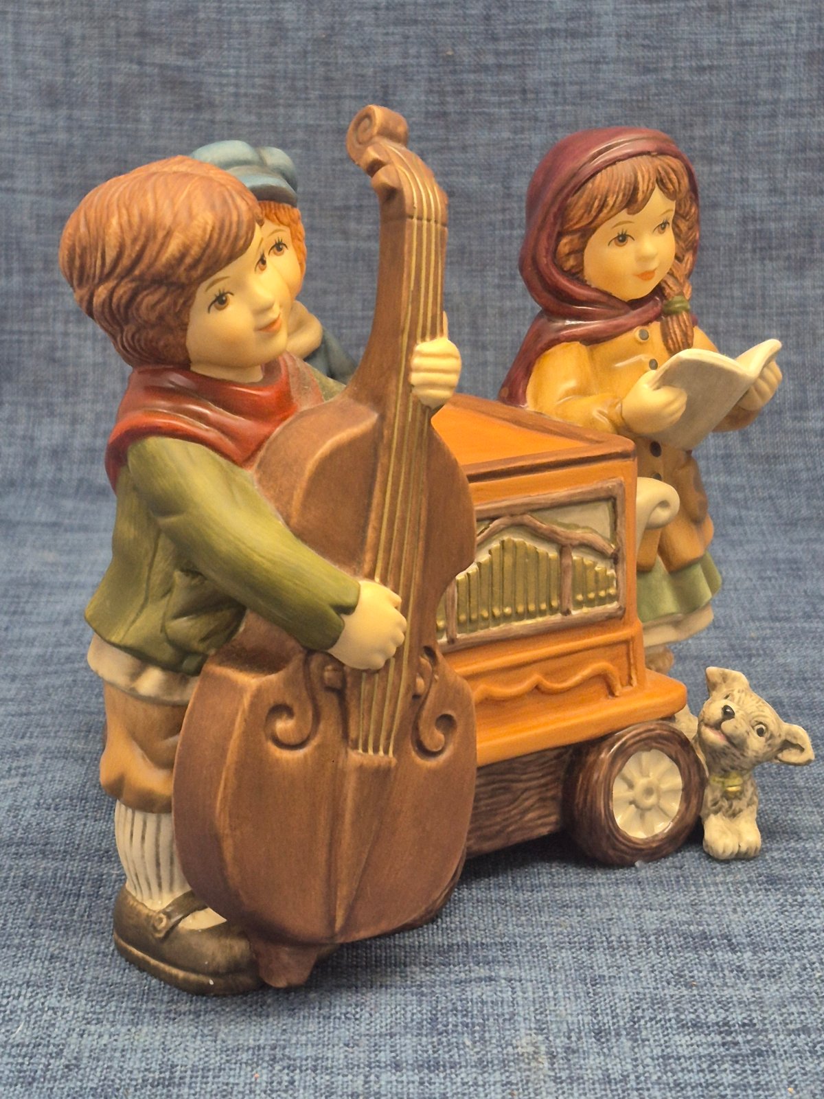 Goebel Weihnacht Stadtmusikanten Figurengruppe Spieluhr We wish you a Merry Chri