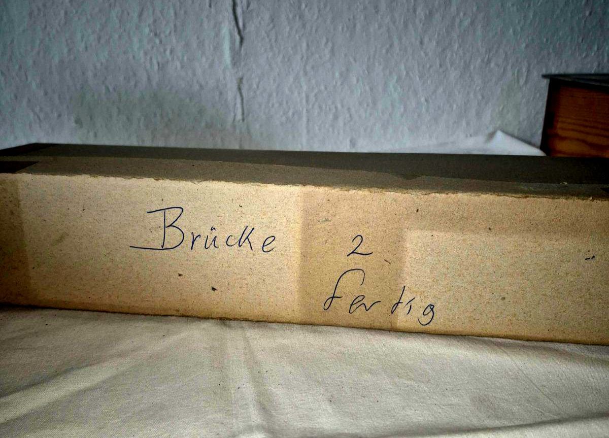 Faller (?)Modellbahn Bogenbrücke groß Kunststoff grau bemalt mit Brückenpfeiler