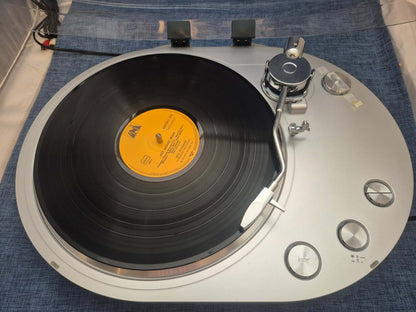 Tchibo Plattenspieler USB Vinyl Record Player 33/45 RPM Silber mit OVP