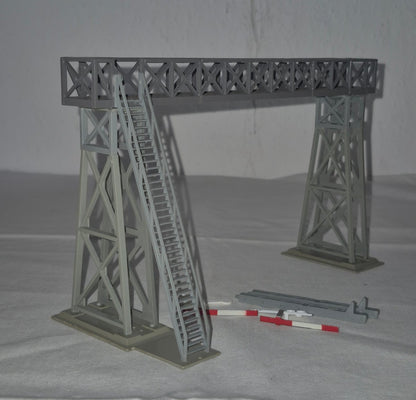 Modellbahn Signalbrücke Plastik grau mit Zubehör Signale Treppe H0