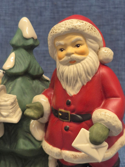 Goebel Weihnacht Figur "Post von weit her" Weihnachtsmann Porzellan