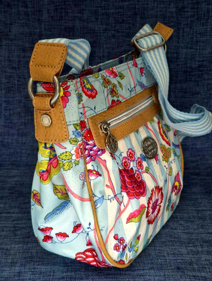 Oilily Umhängetasche Crossbody Bag Blumen Streifen Hellblau Bunt Damen