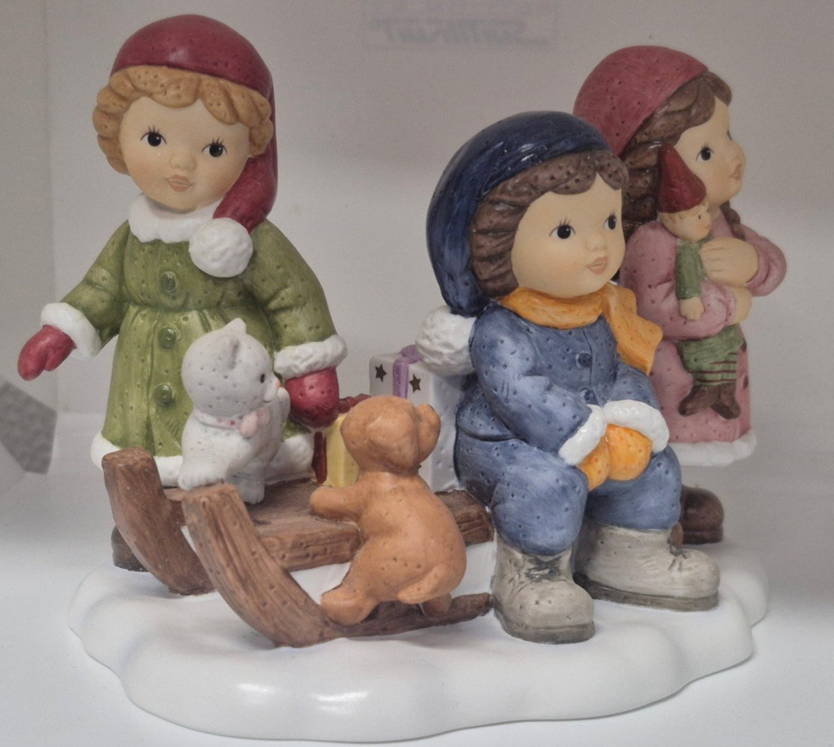 Goebel Nina & Marco Figurengruppe "Wir spielen im Schnee" Porzellan Weihnachten