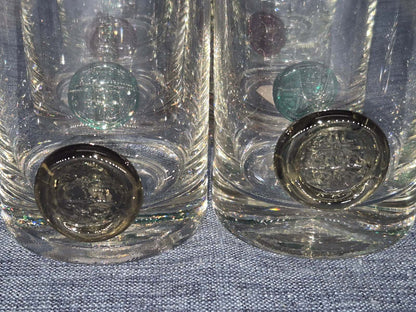 6x Whisky Gläser Set Tumbler farbige Münze im Boden klar Glas Vintage