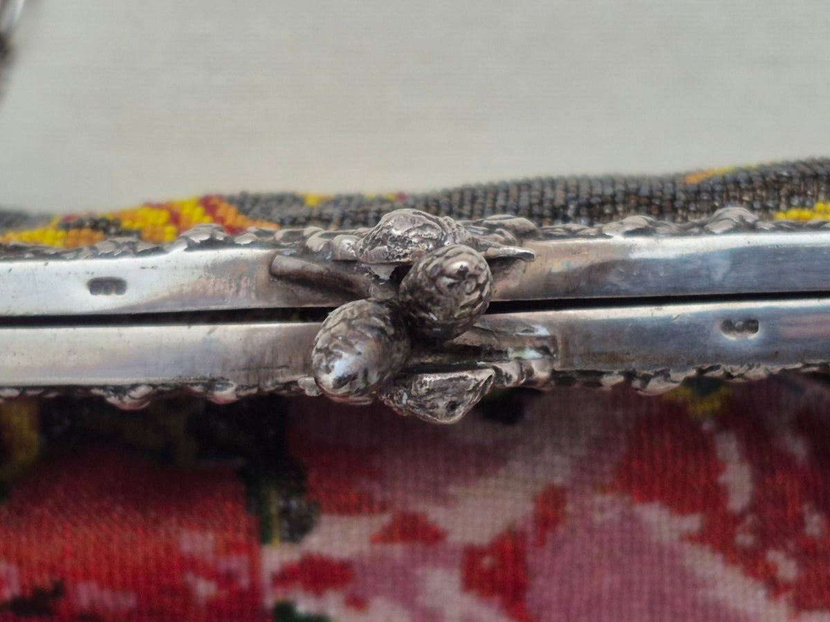 Glasperlenstickerei Abendtasche 800 Silber Rahmen Engel Blumen Jugendstil 1900