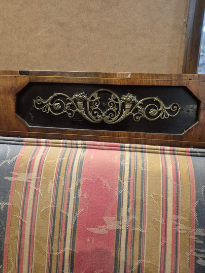 Antikes Biedermeier Sofa - Nussbaum Furnier -Messing Applikation - Streifenstoff
