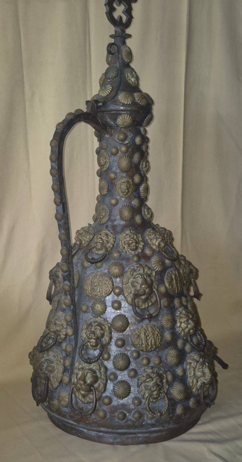 Antike Kupferkanne Ewer Löwenkopf Beschläge Messing Reliefs Historismus groß