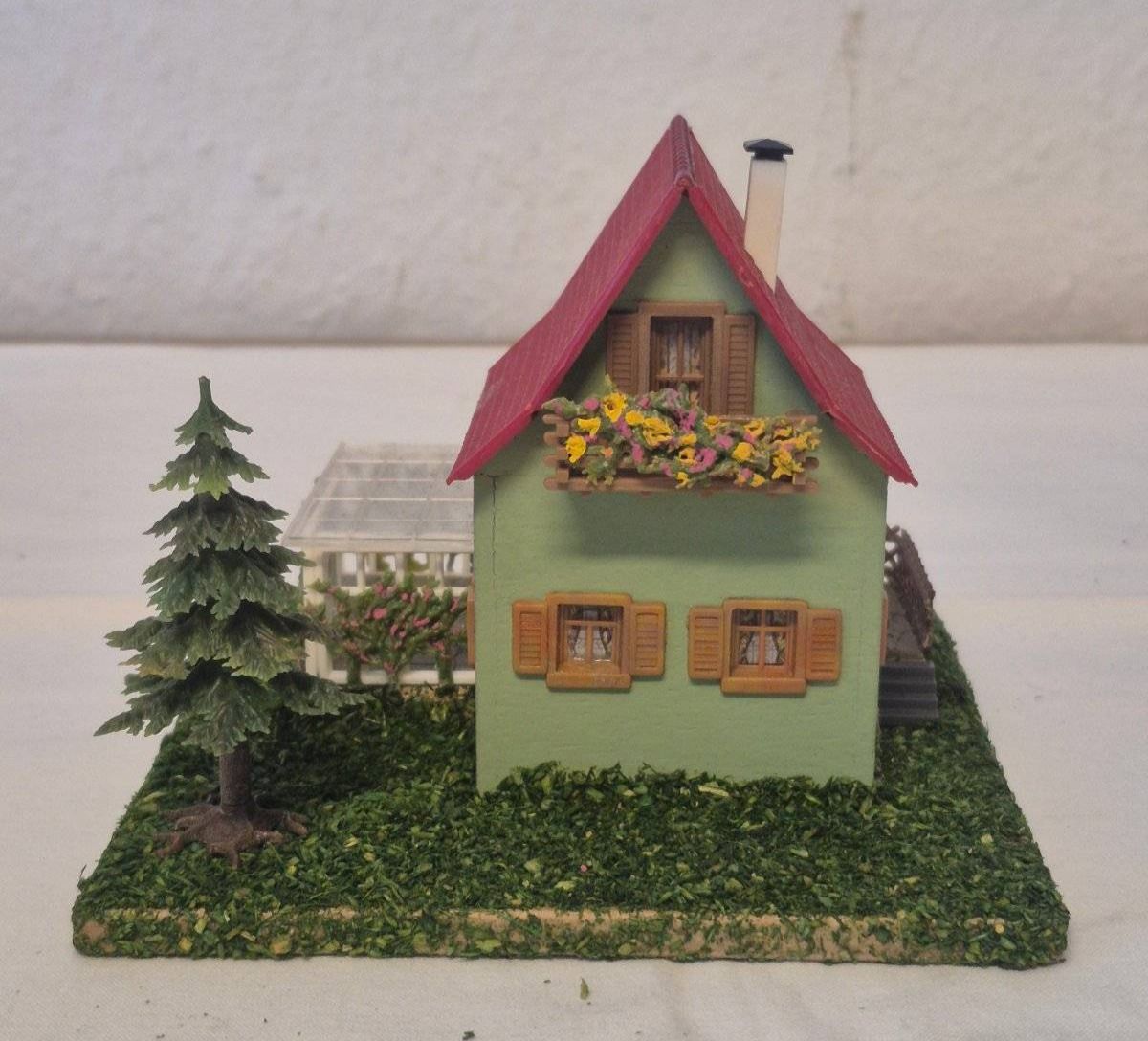 Faller  B270 mit E607 Haus mit Laube Garten Baum H0 Fertigmodell