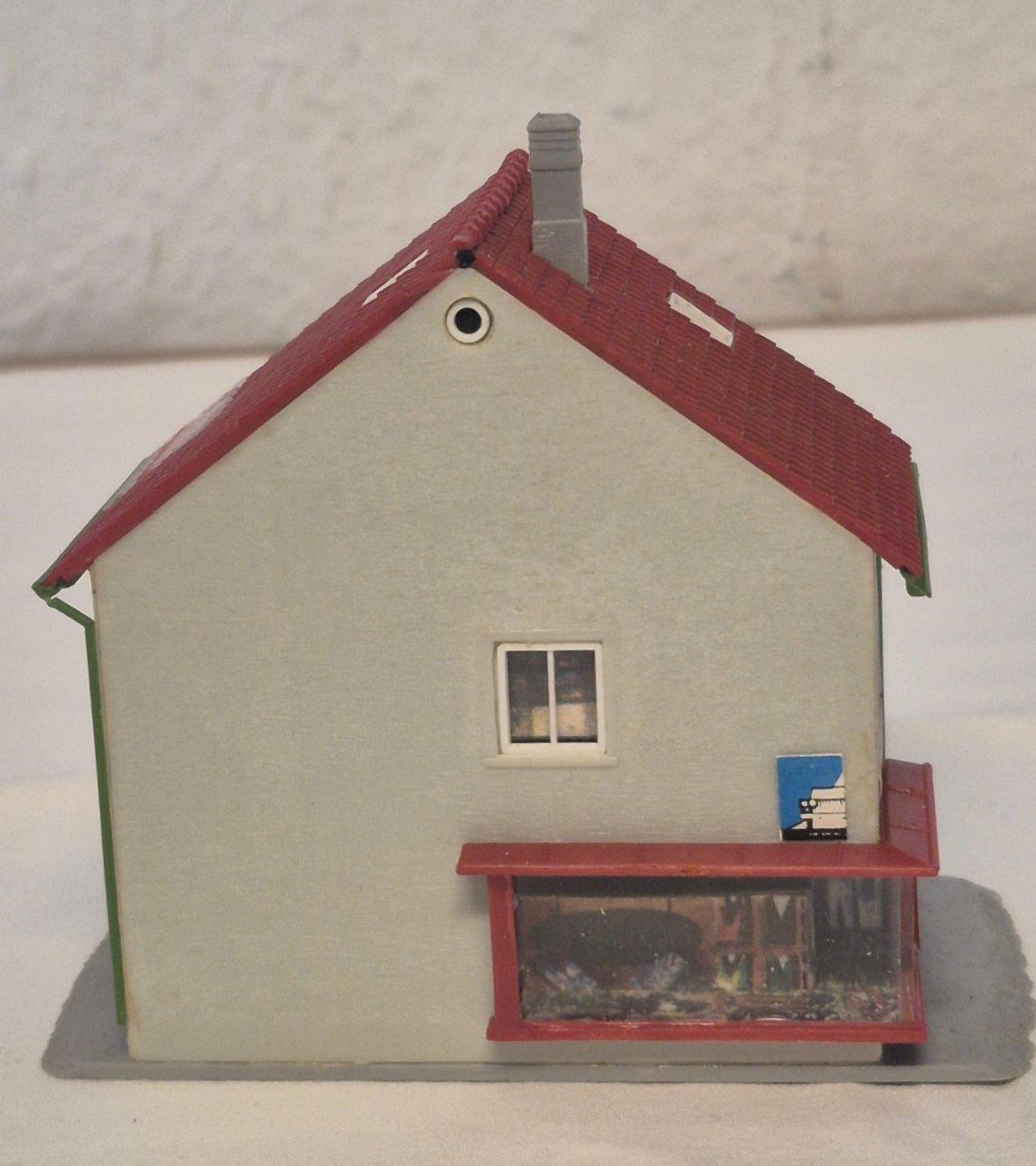 Faller Modellhaus Reihenhaus mit Laden H0 Modelleisenbahn fertig gebaut