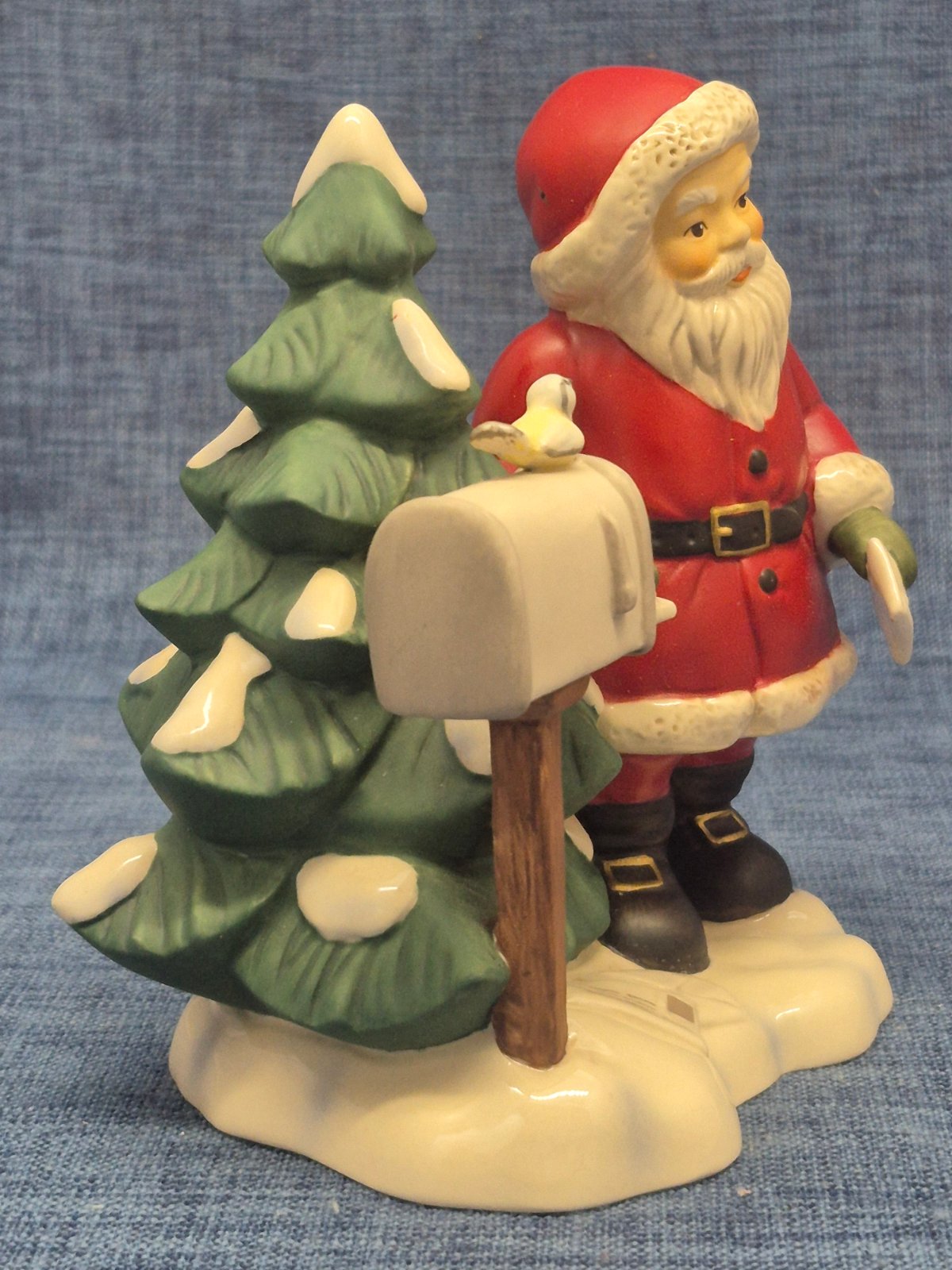 Goebel Weihnacht Figur "Post von weit her" Weihnachtsmann Porzellan